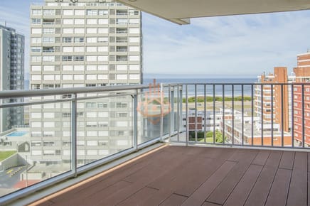 Elegancia y Comodidad a Pasos del Mar, departamento de 2 dormitorios en Torre Onix