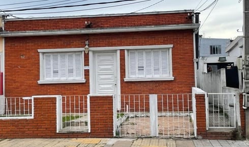 Venta Casa 2 Dorm. c/garaje + 2 Aptos Con Renta La Teja