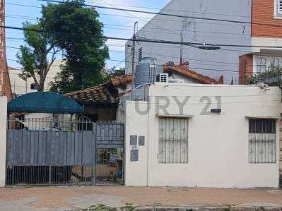 Venta de Casa con 2 Departamentos – Ideal Vivienda y Oficina