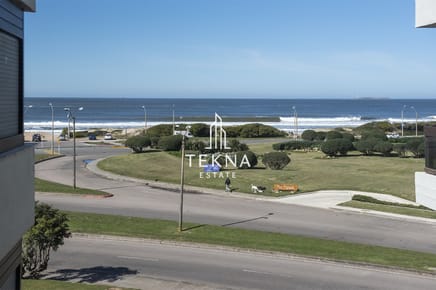 Apartamento en Venta de 2 dormitorios en Edificio Panorama , Punta del este