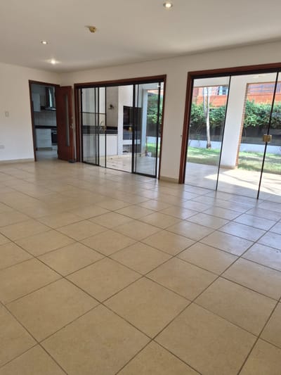 ALQUILO CASA DE 4 DORMITORIOS EN CONDOMINIO MONTECILLO
