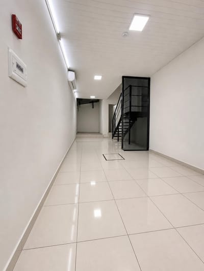 En Alquiler Showroom/Salón Comercial sobre Avenida en Asunción A567