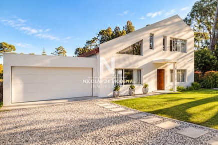 Casa en alquiler en la Mansa, de 4 dormitorios con piscina climatizada y parrillero