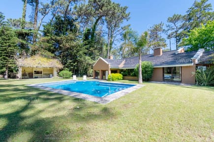 Casa en Alquiler de Cuatro Dormitorios En San Rafael