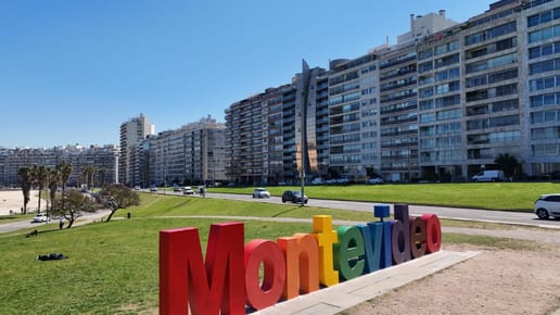 Venta de apartamento de categoría sobre la Rambla de Pocitos | 4 dormitorios, 2 garajes y vista al mar