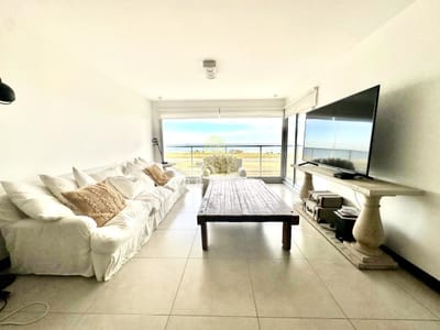 Departamento Ville de Mer primera linea de Punta del Este frente al mar Playa Mansa
