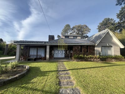 Venta Casa Punta del Este 4 dormitorios en Barrio Marly Punta del Este con piscina