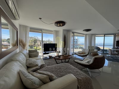 Apartamento en Venta 2 Dormitorios Frente al Mar en Playa Mansa Punta del Este