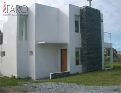 Casa en Punta Piedras 3 dormitorios en 2 plantas
