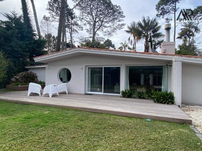 Casa en alquiler temporario c/ cochera en Playa Mansa