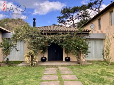 Casa en Rincón del Indio 4 dormitorios con parrillero y piscina