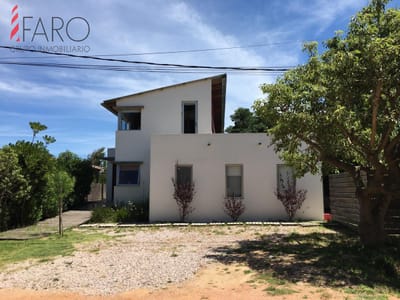 CASA EN ALTOS DE PUNTA PIEDRA, A UNA CUADRA DEL MAR.