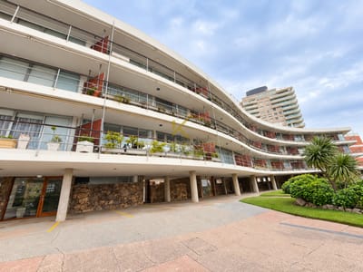 Apartamento en Venta-2 Dormitorios-Primera Linea Playa Mansa