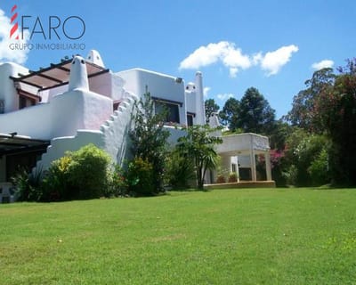 Casa en Solanas 2 dormitorios, jardín y piscina