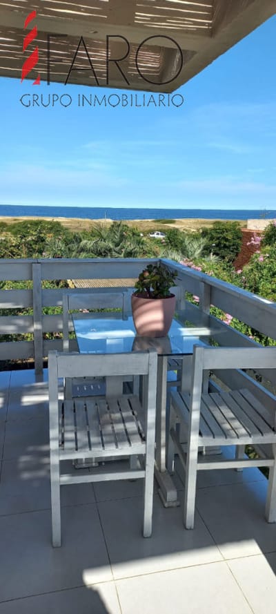 A metros del mar con hermosa vista.