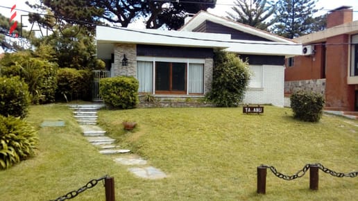 Casa en alquiler en playa Mansa a 200 m del mar