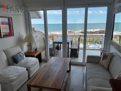 Apartamento frente al mar en alquiler.