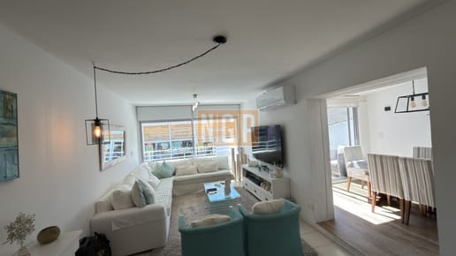 Apartamento tipo casa en plena pensula