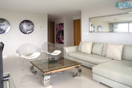 Apartamento de 3 Dormitorios en Playa Mansa en venta  - A Pasos del Mar