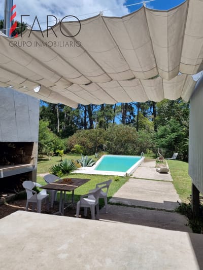 Alquiler de temporada, casa de 3 dormitorios con piscina y barbacoa abierta.