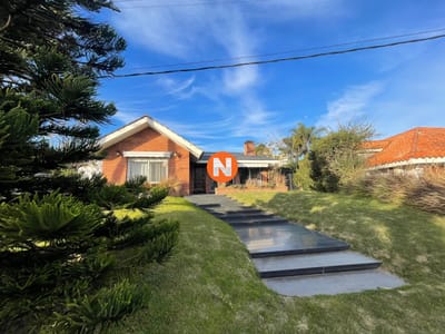 Casa en Venta y Alquiler, Mansa, Punta del Este, 4 Dormitorios.