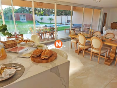 Venta Casa en Punta del Este Barrio Privado La Arbolada 4 Dormitorios Piscina Climatizada y Parrillero Techado