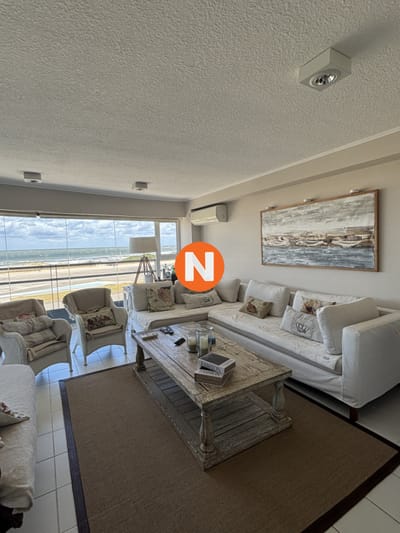Apartamento en Alquiler, 3 dormitorios + dependencia, Primera Linea