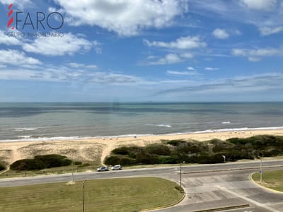 Espectacular apartamento frente a playa Brava en venta y alquiler.