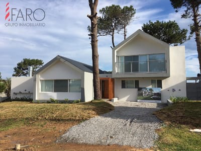 Casa en José Ignacio 5 dormitorios y dependencia con piscina y parrillero