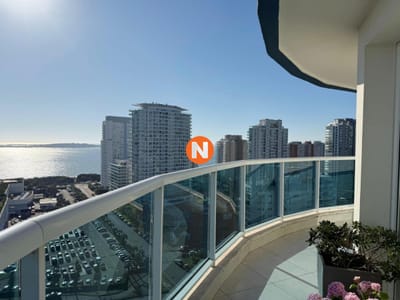 Apartamento en venta de 3 dormitorios mas dependencia de servicio en Casino Tower, Punta del Este