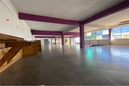 ALQUILO SALON COMERCIAL SOBRE LA AVDA  FERNANDO