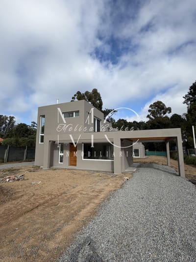 Alquiler anual , a estrenar 3 dormitorios , 2 baños