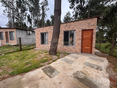 Alquiler Anual En Bello Horizonte,2 Dormitorios, Parrillero, Entrada Para Vehículo. Inmobiliaria Atlántida