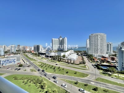 VENTA DE APARTAMENTO DE 3 SUITES CON PARRILLERO PROPIO EN MANSA PUNTA DEL ESTE