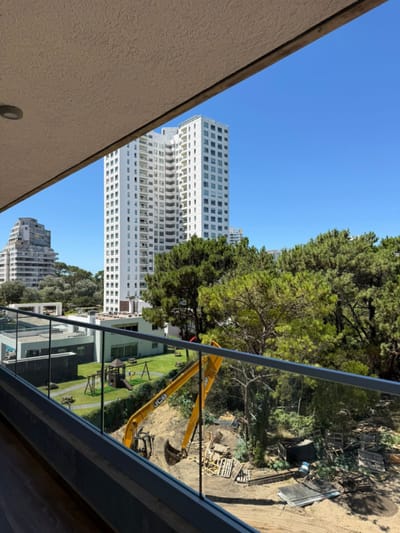 Vende apartamento en Brava, Punta del Este de 2 dormitorios.