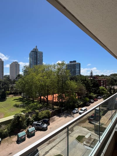 Vende impecable apartamento de 2 dormitorios en Brava, Punta del Este.