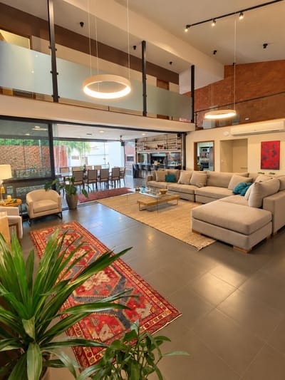 Vendo Fina Residencia en el Barrio Ycua Sati