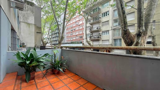 Apartamento en venta c/ cochera en Barrio Sur
