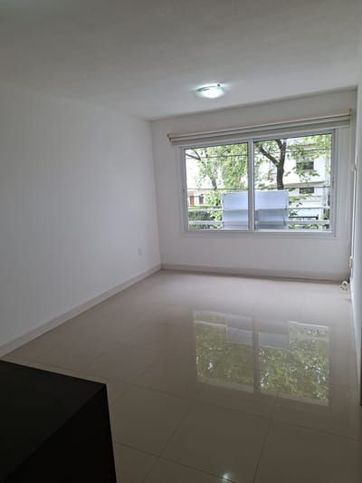 ALQUILER EN MALVIN DE 1 DORMITORIO, PISO 1 AL FRENTE, AIRE Y CALEFACCION, PORTERIA