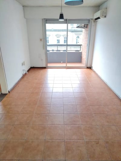 ALQUILER EN EL CENTRO DE 2 DORMITORIOS, PISO 5 AL FRENTE, TERRAZAS, PORTERIA Y BARBACOA