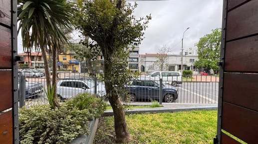 Gastos Bajos, cochera, próximo a Br Artigas