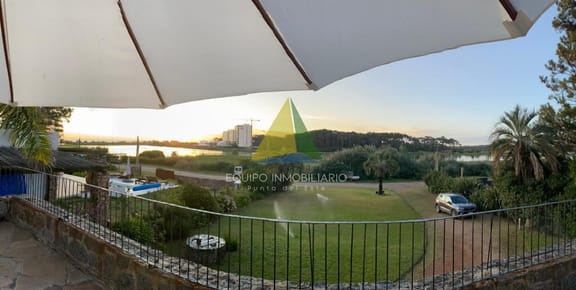 Expléndida casa en venta frente a la laguna  - Ref : EQP8578