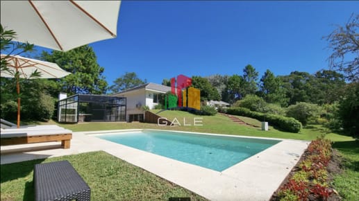 En venta espectacular casa de 5 dormitorios en Golf, Punta del Este