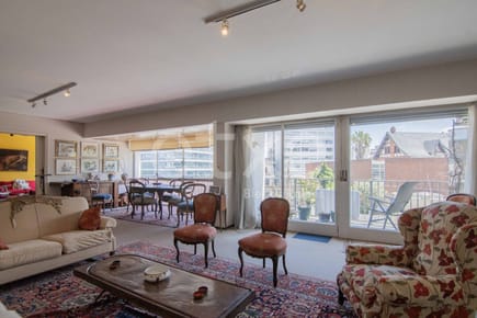 Apartamento esquinero en Venta Pocitos