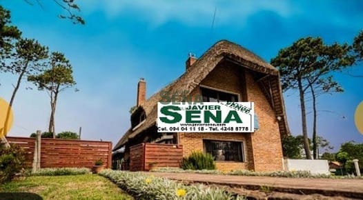 Venta de casa ideal para instalar clínica o emprendimiento en Barrio Cordoba.