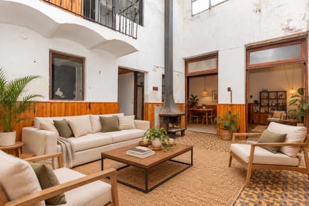 Venta de apartamento de 2 dormitorios en Aguada. Frente a la CONAPROLE.