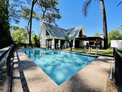 Alquiler temporada  casa 5 dormitorios más dependencia Lugano, Punta del Este