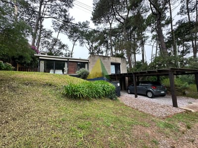 Vende casa muy linda en Pinares , Punta del Este  - Ref : EQP8097