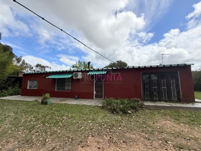Chacra en San Carlos: Espacio y Comodidad