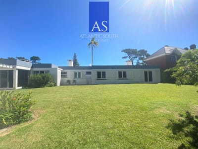 Casa de 4 dormitorios en Playa Mansa, Punta del Este